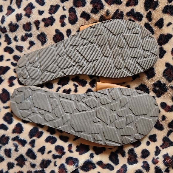 Volcom Slippers - Picture 2 of 2